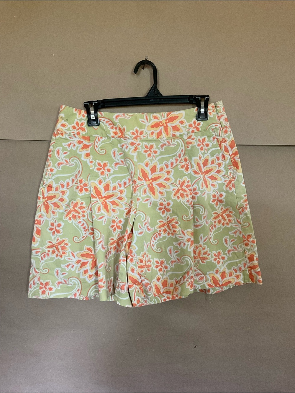 Lizgolf Audra shorts Green & Coral. Size 10